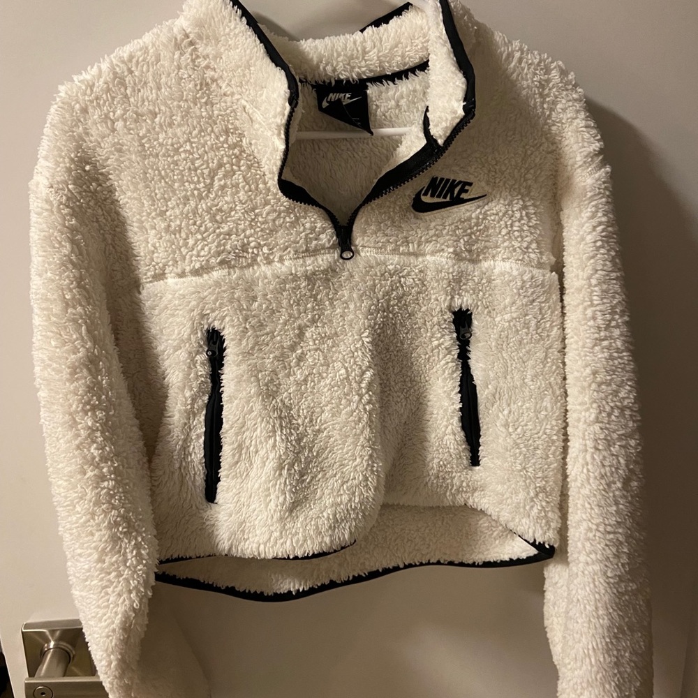 Cropped Nike Sweatshirt